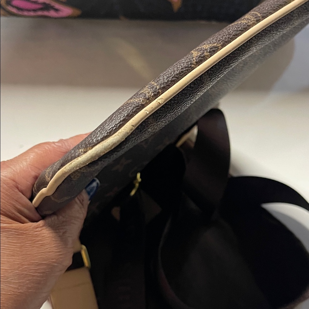 Stylish Monogram Brown Messenger Bag - Picture 9 of 11